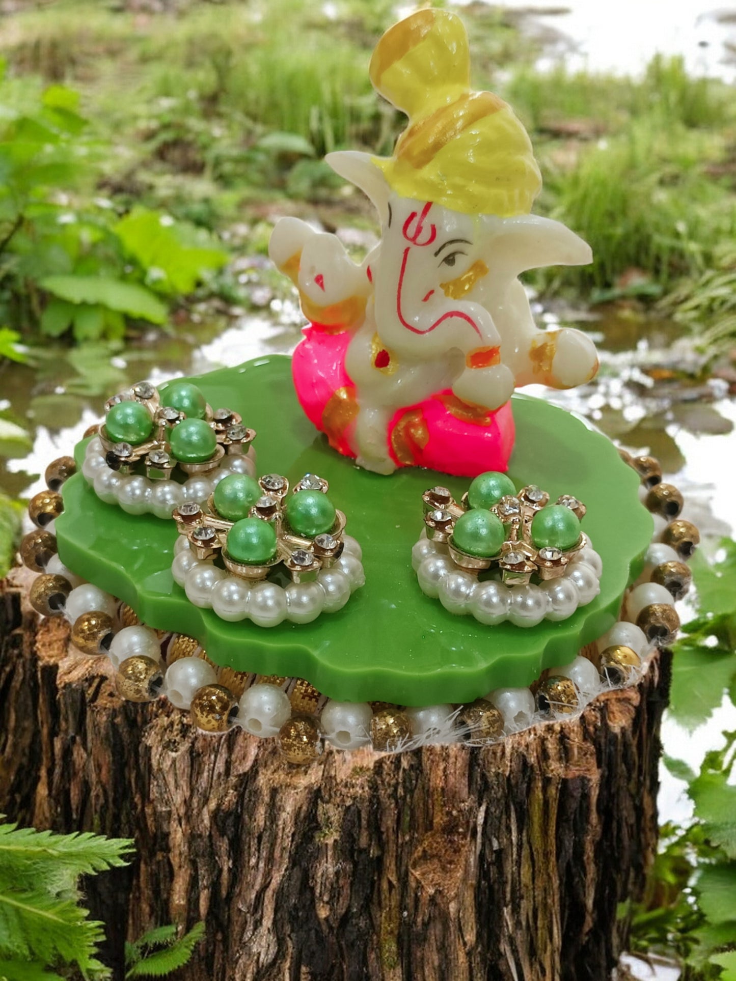 Haute Crafts Ganesh Idol with Resin Base, decorative Pearl Flower Statue for Car Dashboard Gift Lord Ganesha Ganpati Idols Showpiece Figurine for Home Pooja Room Diwali Decoration., Resin