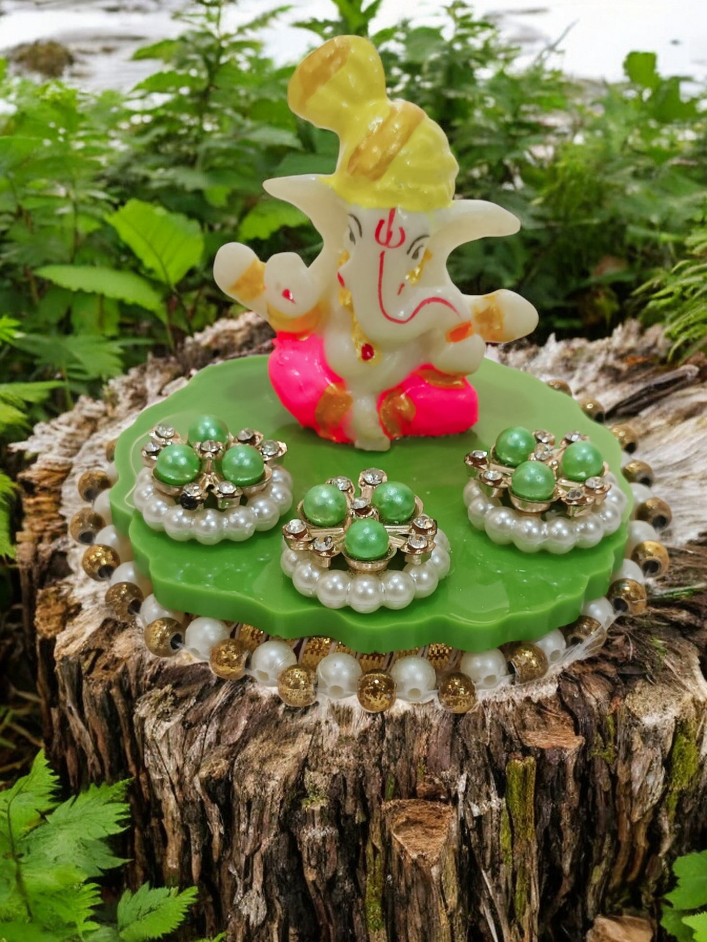 Haute Crafts Ganesh Idol with Resin Base, decorative Pearl Flower Statue for Car Dashboard Gift Lord Ganesha Ganpati Idols Showpiece Figurine for Home Pooja Room Diwali Decoration., Resin