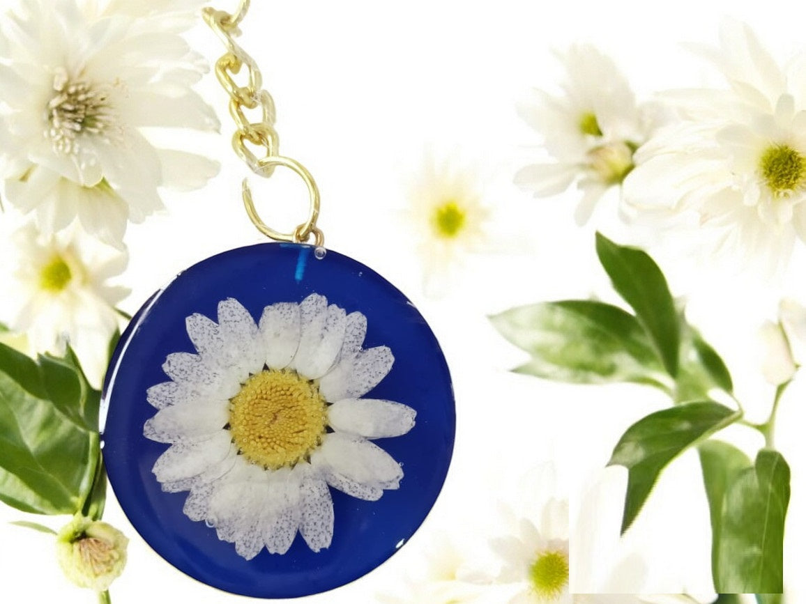 Haute Crafts "White Flower" Theme Keychain - Resin Alphabet Initial Letter Keychain Key Ring for Women Girls Purse Handbags, Bike, Car Keyring.Home, Small Gifts